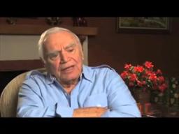 Ernest Borgnine discusses starring in "Marty" - EMMYTVLEGENDS.ORG