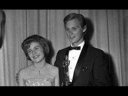 Melvyn Douglas winning Best Supporting Actor for "Hud"