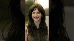 Sophie Thatcher as Iris is a perfect match.