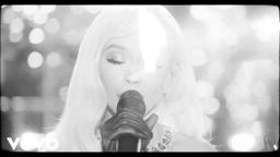 Christina Aguilera - Someday at Christmas (Live from the Eiffel Tower)