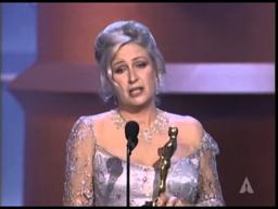 Gladiator Wins Costume Design: 2001 Oscars